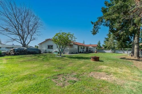 105 Daffodil Dr, Hollister CA  95023-3103 exterior