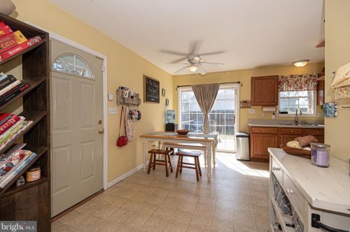 402 6th St, Laurel DE  19956-1363 exterior