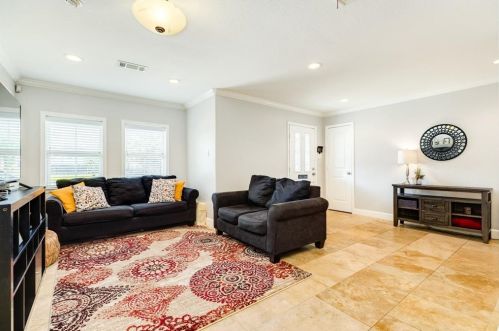 803 Sealy St, Galveston TX 77550-6221 exterior