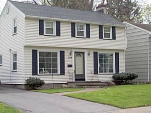 229 Winstead Rd, Rochester, NY 14609-7720