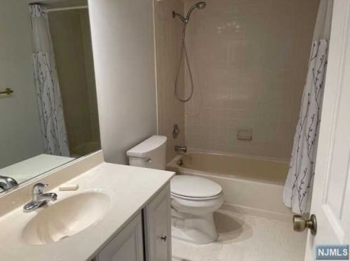 93 Konight Ct, Mahwah NJ  07430-2959 exterior