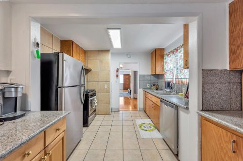 2031 103rd Ave, Oakland CA  94603-3325 exterior