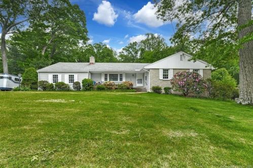 102 Columbine Dr, Bridgeport, CT 06611-4604