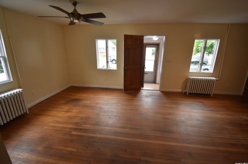 199 Santa Barbara Rd, North Lindenhurst, NY 11757-6711