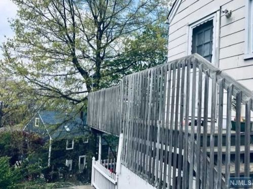 121 Bergen Blvd, Palisades Park NJ  07650-1949 exterior