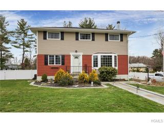 11 Stonegate Rd, Crotonville, NY 10562-3940