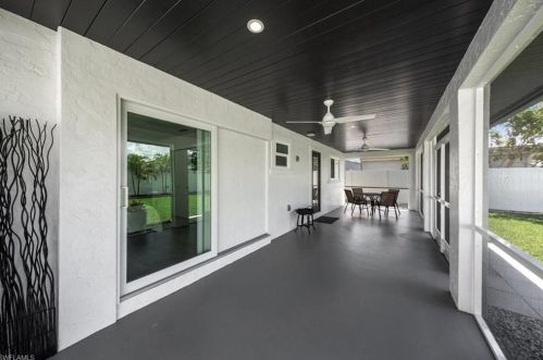 762 103rd Ave, Naples FL  34108-3221 exterior