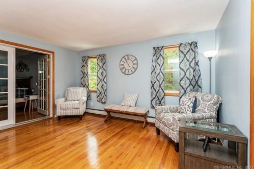 5 Pamela Dr, Wallingford CT  exterior