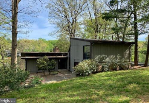 11216 Shore Rd, Herndon, VA 20190-4438