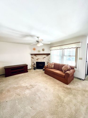 5229 Loomis Rd, Greendale, WI 53129-1409