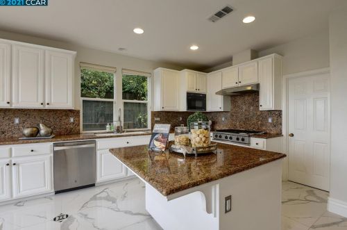 11030 Inspiration Cir, Pleasanton CA 94568-5530 exterior