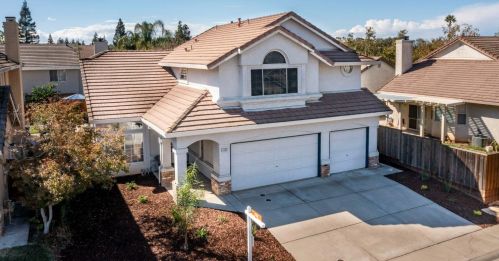 8686 White Peacock Way, Elk Grove CA  95624-3701 exterior