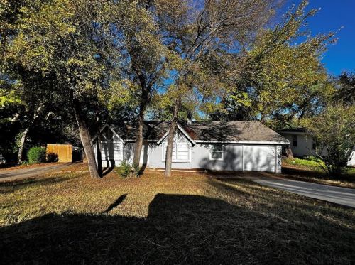 2105 Kingsdale Dr, Fort Worth, TX 76119-3101