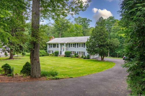 113 Dogwood Ln, Stamford CT  06903-4532 exterior