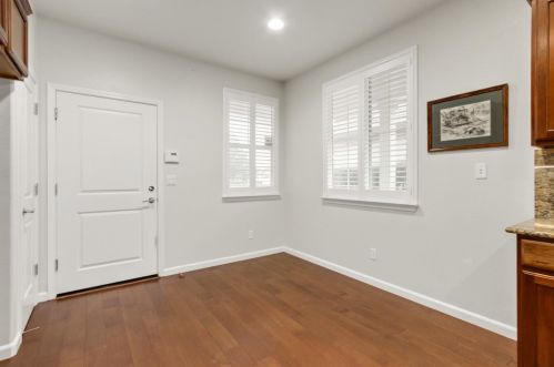 7500 Abbey Cir, Elk Grove CA  95757-5103 exterior