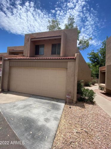 7330 44th Dr, Glendale, AZ 85301-2233