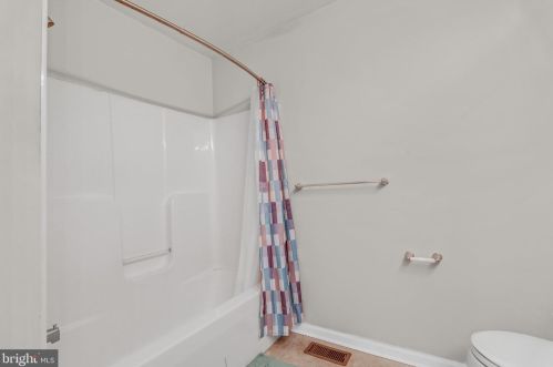 2724 Shelburne Rd, Downingtown PA  19335-6015 exterior