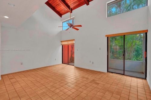 7692 Oakmont Cir, Hialeah FL  33015-2046 exterior