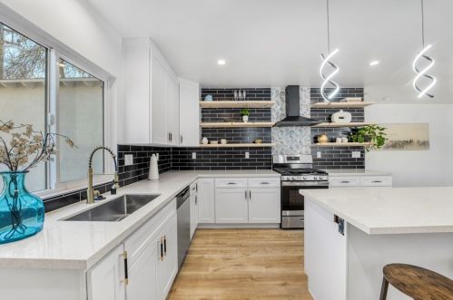 5920 Riverton Ave, North Hollywood CA  91601-1443 exterior