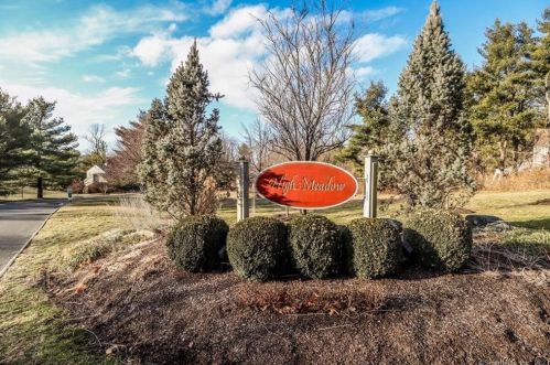 4 Pond View Dr, Brookfield Center CT  06804-3427 exterior