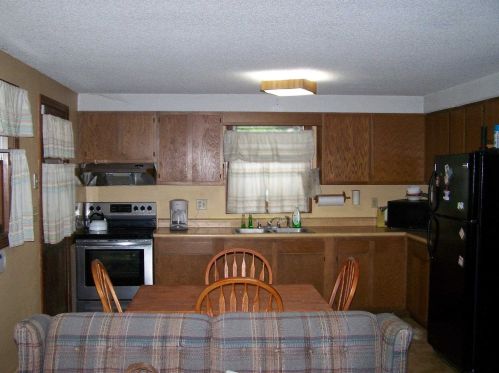 39 John St, Raymond, NH 03077-1822
