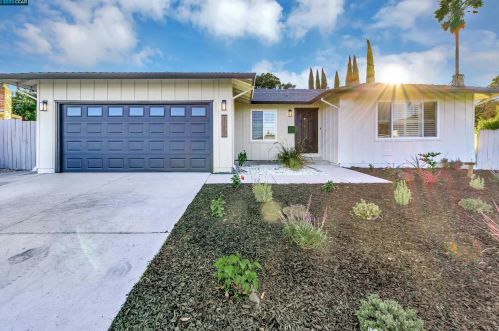 1177 Coad Ct, West Pittsburg CA  94565-6204 exterior