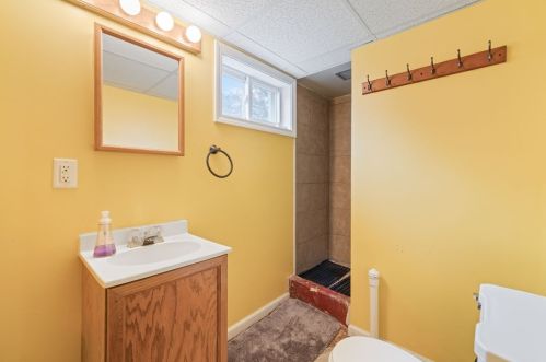 236 Maryland Dr, Glenshaw PA  15116-1724 exterior