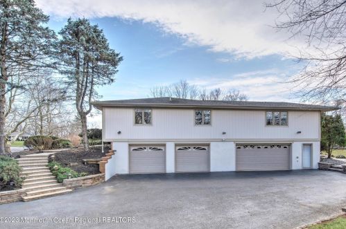 6 Wyndmoor Way, Holmdel Village, NJ 07733-1841