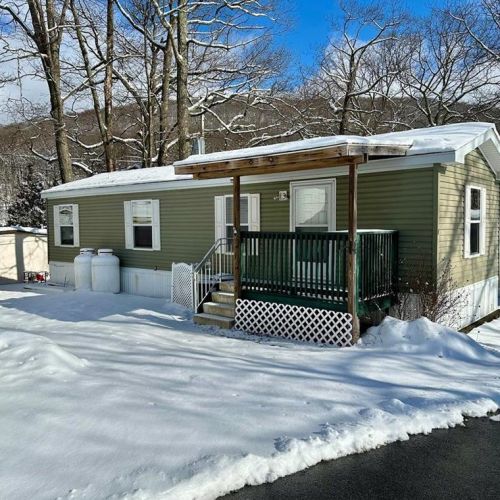 8 Indian Trl, Wind Gap, PA 18091-1288