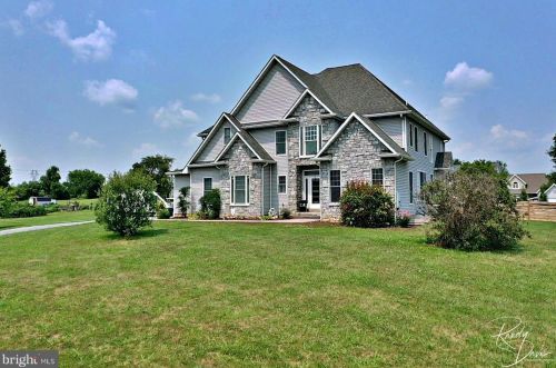 320 Stephen Ct, Charles Town, WV 25414-4126