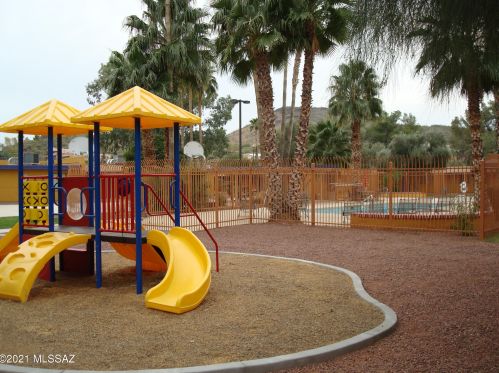 350 Silverbell Rd, Tucson AZ  85745-2639 exterior