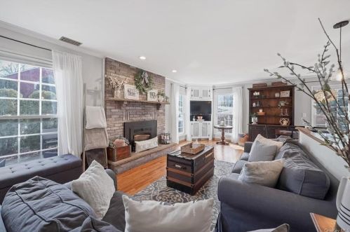 20 Homestead Village Dr, Warwick, NY 10990-4210