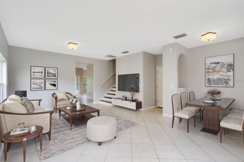 207 Cape Sable Dr, Orlando, FL 32825-5033