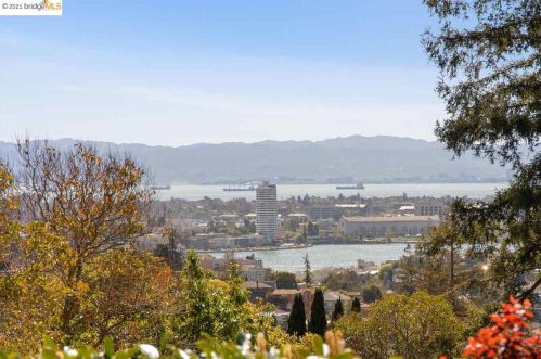 303 Hillside Ave, Oakland CA  94611-4013 exterior