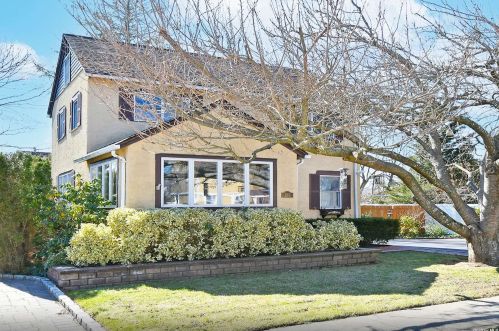 188 11th St, Huntington Station, NY 11746-1803