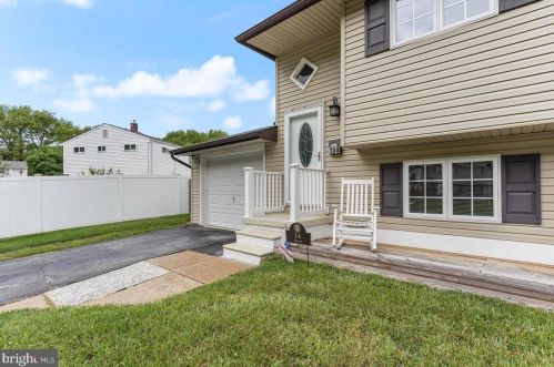 14 Tara Dr, New Castle DE  19720-4068 exterior