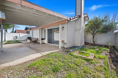 2002 Teak St, Perris CA  92570-2502 exterior