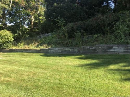 137 Tanglewood Rd, Waterbury, CT 06706-2844