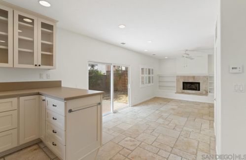 955 Agate St, San Diego CA  92109-1175 exterior