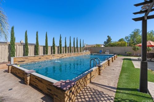 206 Massachusetts St, Lake Elsinore, CA 92530-1896