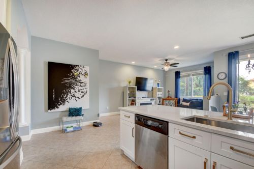 6147 Seminole Gardens Cir, West Palm Beach, FL 33418-6584