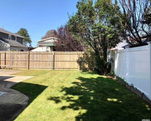 118 35th St, North Lindenhurst, NY 11757-2640