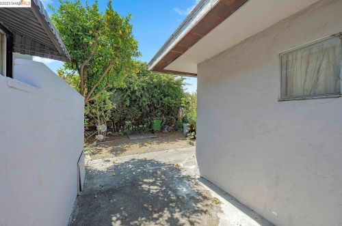 2752 Mabel St, Berkeley CA 94702-2461 exterior