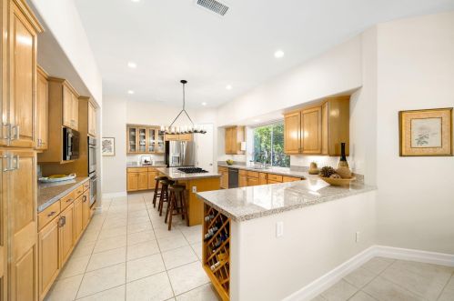 8 King Edward Ct, Rancho Mirage CA  92270-1621 exterior