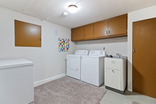 3633 100, Milwaukee WI 53222-2430 exterior