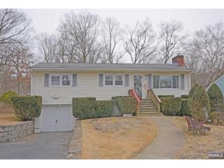 18 Calumet Ave, Oakland, NJ 07436-2914