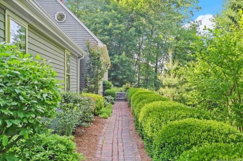 14 Windwood Rd, Brookfield Center, CT 06804-3236