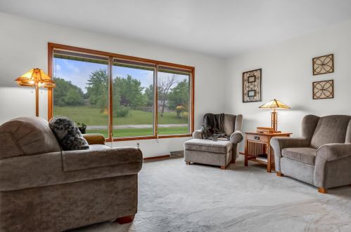 413 Karin Dr, North Prairie, WI 53153-9725