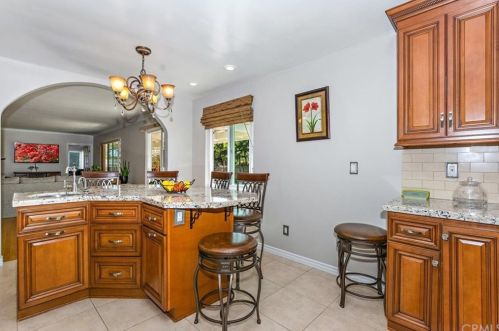 552 Comstock Ave, Glendora CA 91741-2722 exterior