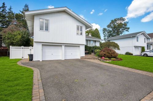 31 Fortune Ln, Muttontown, NY 11753-2314